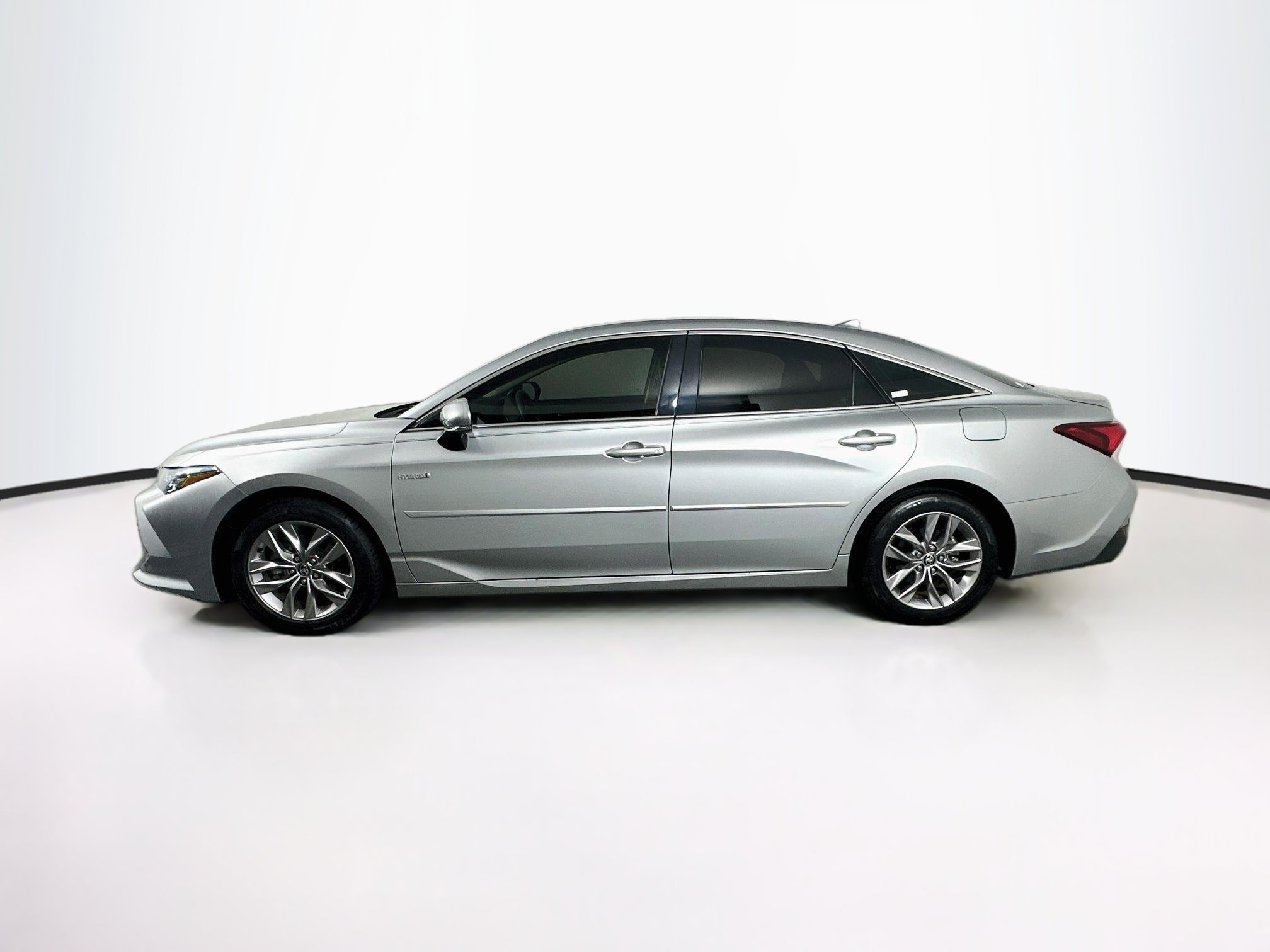 Used 2021 Toyota Avalon XLE FWD image 4