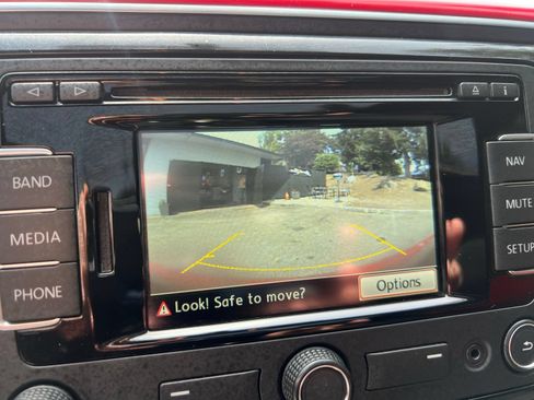 Used 2015 Volkswagen Beetle TDI FWD image 27
