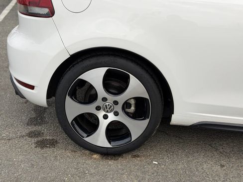 Used 2012 Volkswagen Golf 2-Door FWD image 11