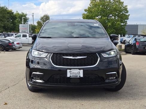 New 2026 Chrysler Pacifica Select image 5