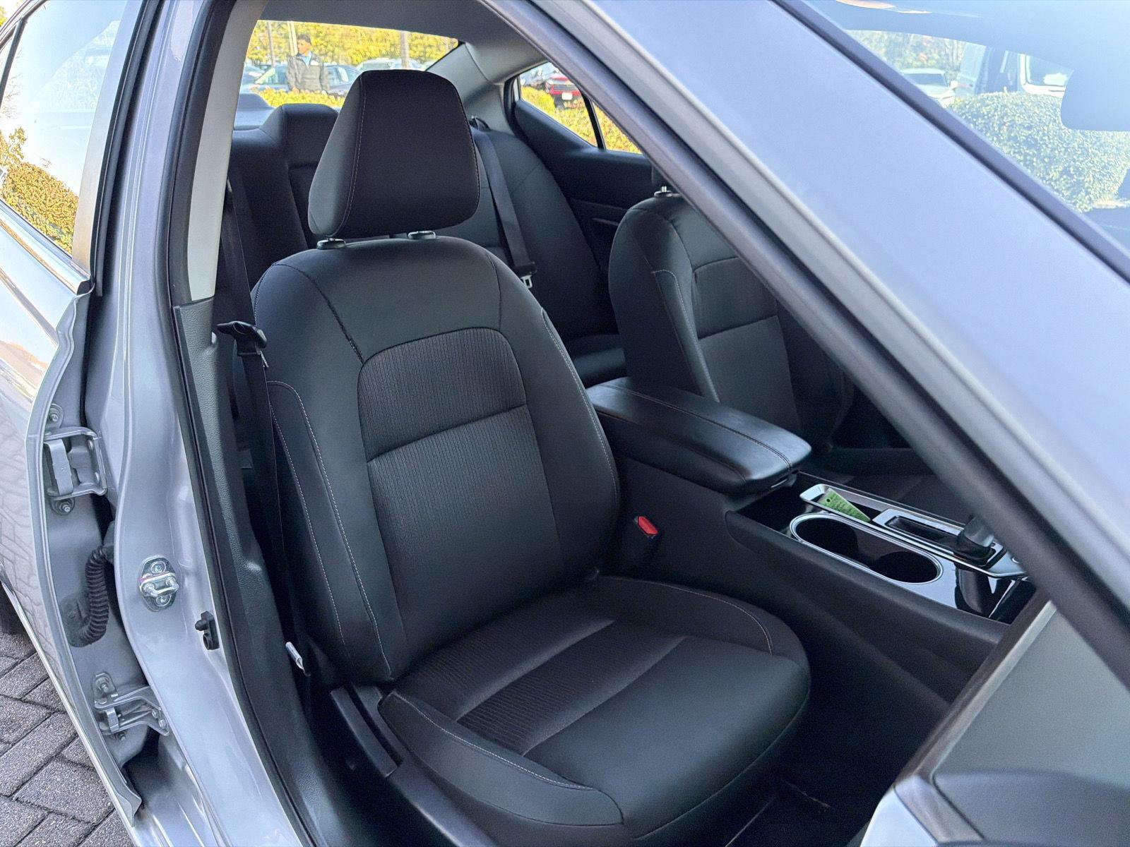 Used 2024 Nissan Altima 2.5 SV FWD image 31