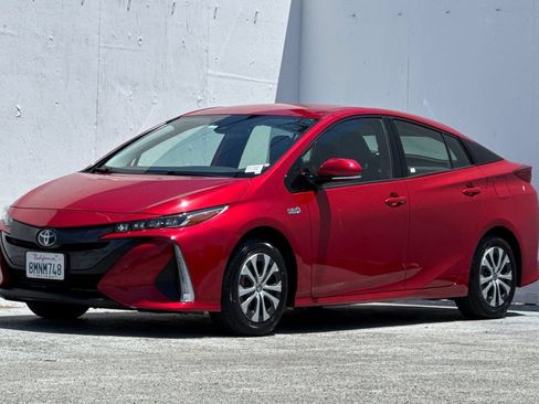 Used 2020 Toyota Prius Prime XLE FWD image 7