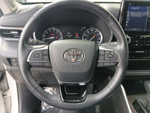 Used 2020 Toyota Highlander Limited image 13
