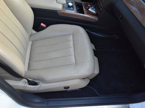 Used 2013 Mercedes-Benz E 550 4MATIC Sedan image 30