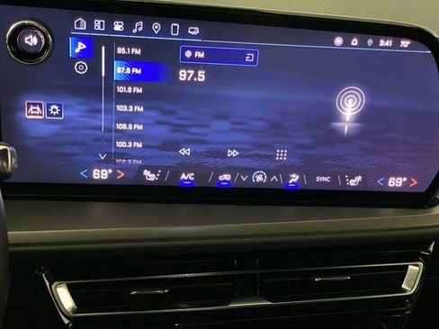 Certified 2025 Chevrolet Traverse LT image 18