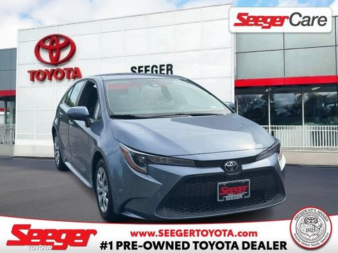 Certified 2022 Toyota Corolla LE FWD image 1