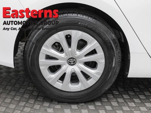 Used 2022 Toyota Prius LE image 27
