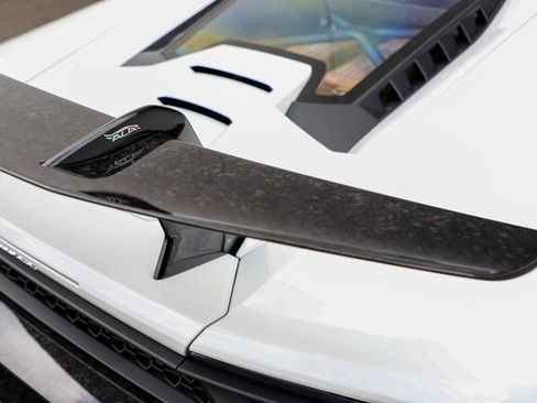 Used 2018 Lamborghini Huracan Performante AWD/4WD image 25