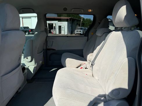 Used 2012 Toyota Sienna LE FWD image 21