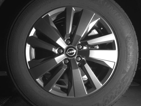 Used 2025 Nissan Pathfinder SV image 14