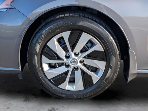Certified 2025 Nissan Altima 2.5 S FWD image 9