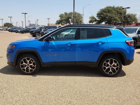 Used 2025 Jeep Compass Limited AWD/4WD image 2