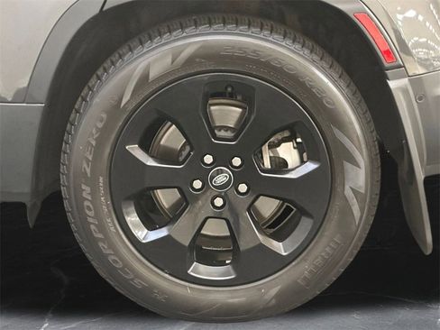 Used 2024 Land Rover Defender 130 S image 35