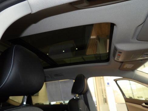 Used 2023 Volkswagen Taos SE w/ Panoramic Sunroof Package AWD/4WD image 15