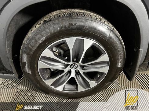 Used 2022 Toyota Highlander XLE image 27