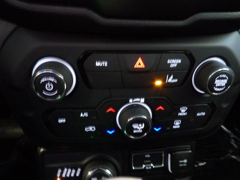 Used 2023 Jeep Renegade Trailhawk AWD/4WD image 33