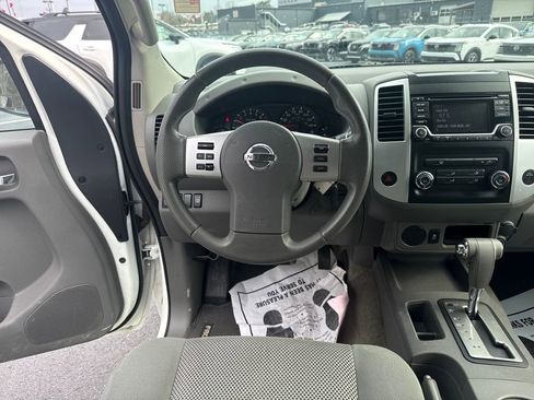 Used 2016 Nissan Frontier SV image 13