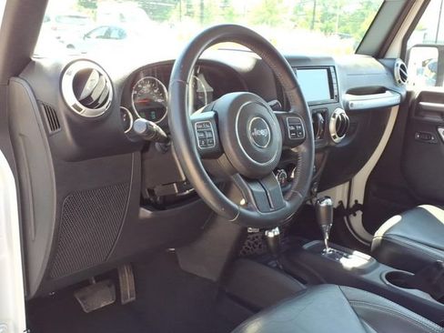 Used 2015 Jeep Wrangler Unlimited Sahara w/ Dual Top Group AWD/4WD image 10