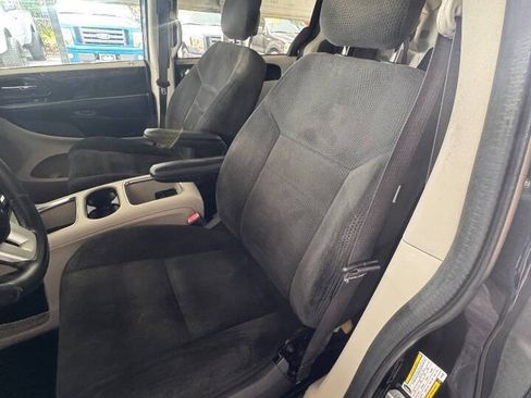 Used 2016 Dodge Grand Caravan SXT w/ Rear Park Assist Package FWD image 15