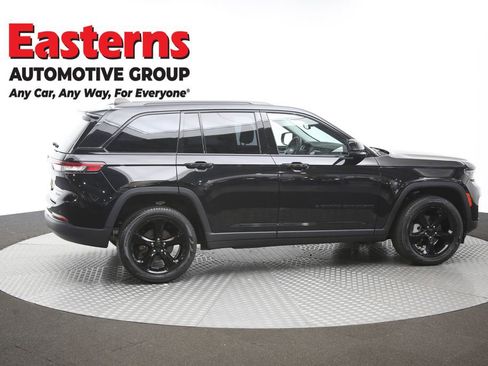 Used 2023 Jeep Grand Cherokee Limited w/ Black Appearance Package AWD/4WD image 45