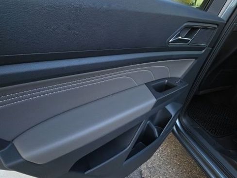 Used 2022 Volkswagen Atlas Cross Sport SE image 14