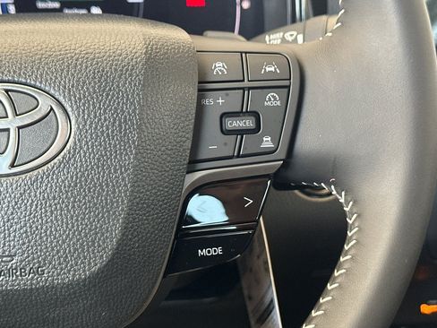 New 2026 Toyota Camry Hybrid FWD image 26