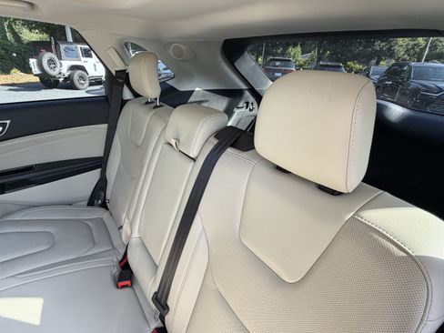 Used 2017 Ford Edge Titanium w/ Equipment Group 302A FWD image 34