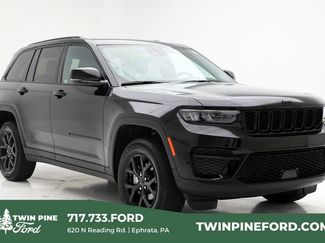Used 2025 Jeep Grand Cherokee Altitude AWD/4WD 360° Tour