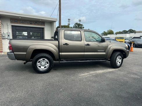 Used 2011 Toyota Tacoma PreRunner image 2