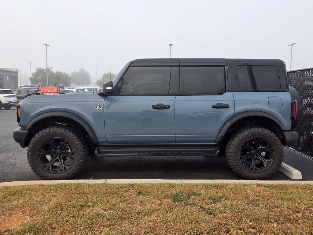 Used 2025 Ford Bronco Outer Banks AWD/4WD image 2