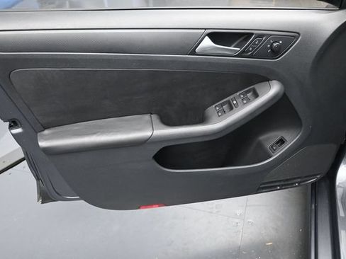 Used 2014 Volkswagen Jetta SE FWD image 18