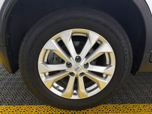 Used 2016 Nissan Rogue SV image 41