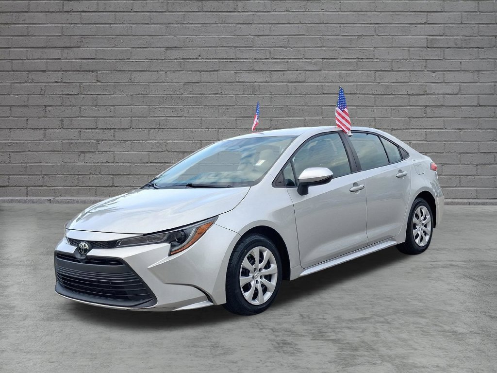 Used 2023 Toyota Corolla LE FWD image 3