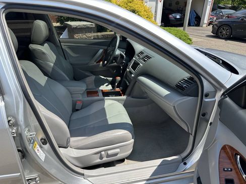 Used 2010 Toyota Camry LE FWD image 25
