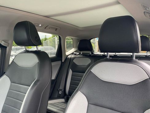 Certified 2023 Volkswagen Taos SEL AWD/4WD image 15