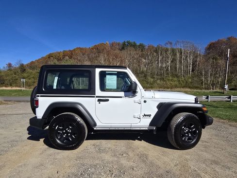 Used 2025 Jeep Wrangler Sport image 14