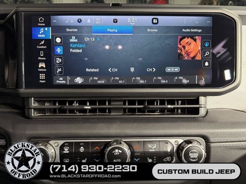 Used 2025 Jeep Wrangler Unlimited Sahara w/ Safety Group AWD/4WD image 25