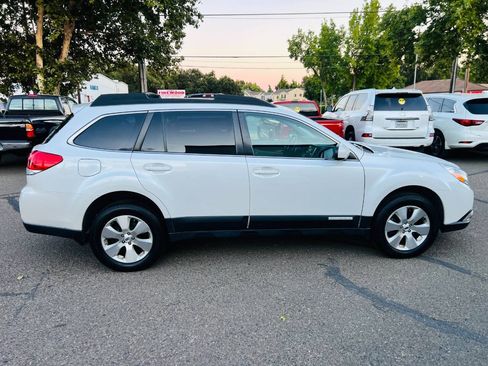 Used 2011 Subaru Outback 3.6R Limited w/ PWR Moonroof Pkg AWD/4WD image 6