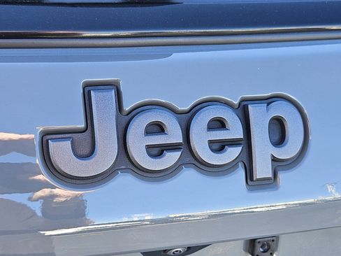 Used 2024 Jeep Compass Trailhawk image 13