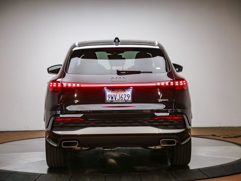 Certified 2025 Audi Q5 Premium w/ Premium Plus AWD/4WD image 3