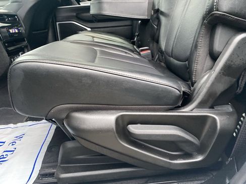 Certified 2024 Jeep Wagoneer L Series II w/ Flexible Seating Group image 23