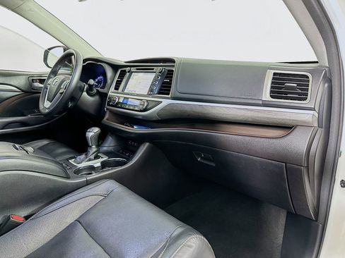 Used 2017 Toyota Highlander Limited image 31