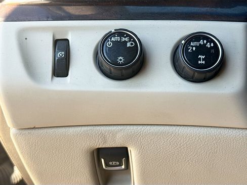 Used 2017 Cadillac Escalade Premium Luxury image 36