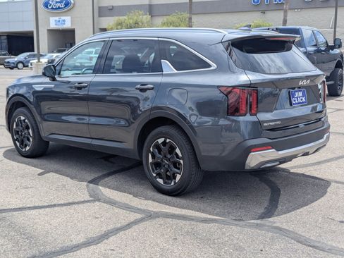 Used 2024 Kia Sorento S AWD/4WD image 4