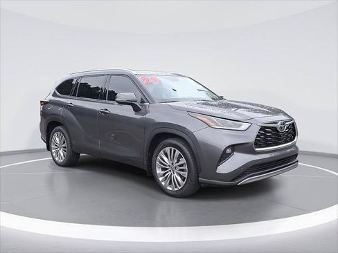 Certified 2024 Toyota Highlander Platinum AWD/4WD image 1