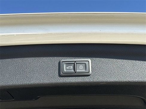 Used 2023 Audi Q3 2.0T Premium image 32