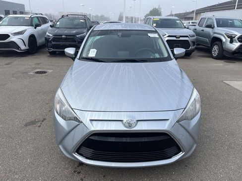 Used 2017 Toyota Yaris iA image 3