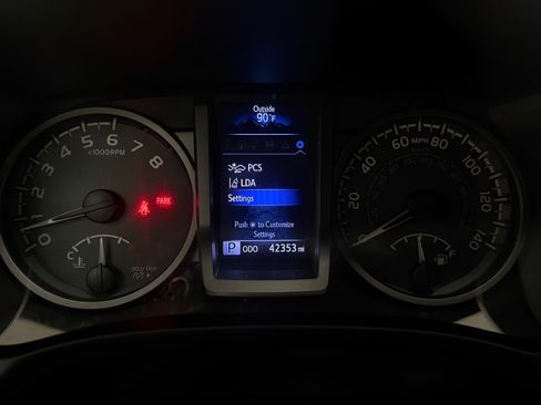 Used 2019 Toyota Tacoma TRD Sport w/ Technology Package AWD/4WD image 23