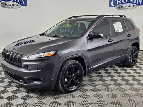 Used 2017 Jeep Cherokee Sport FWD image 33