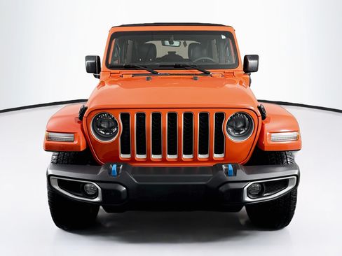 Used 2023 Jeep Wrangler Unlimited Sahara w/ Cold Weather Group AWD/4WD image 7